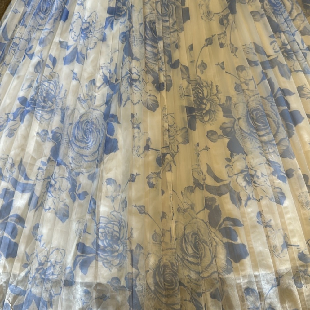 ☀️White and blue floral dress - Picture 2 of 10